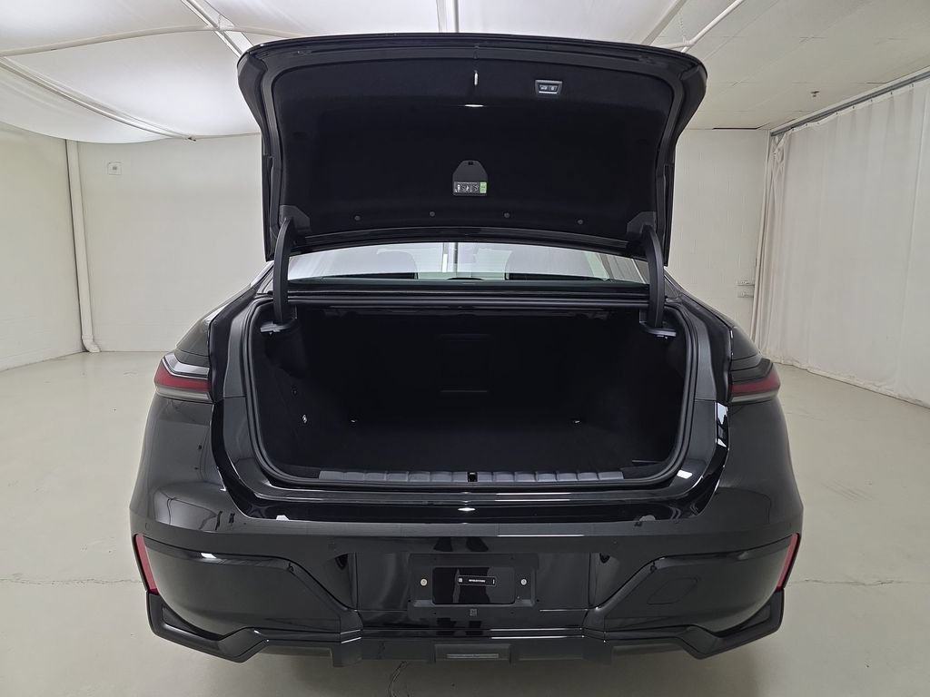 New 2026 BMW i7 xDrive60 w/ Executive Package AWD/4WD image 31