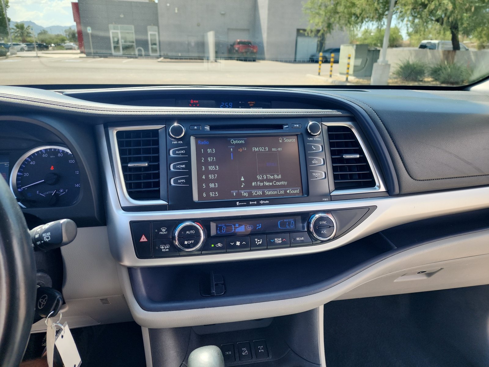 Used 2019 Toyota Highlander Plus AWD/4WD image 28