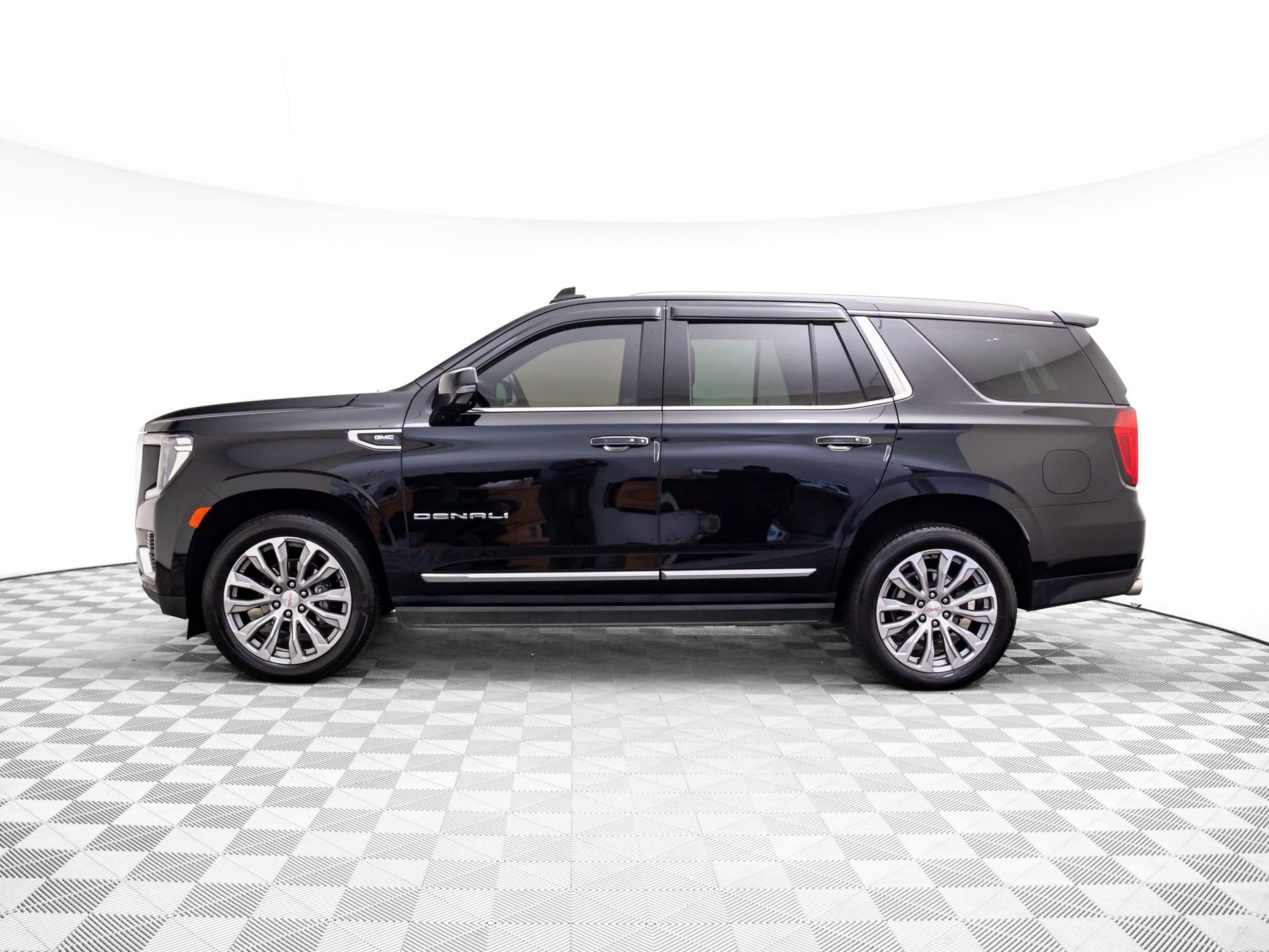 Used 2022 GMC Yukon Denali w/ Denali Premium Package image 5