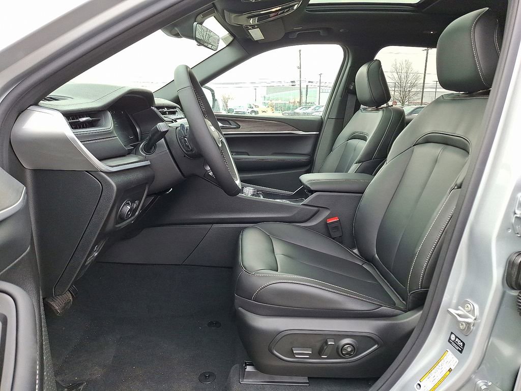 New 2025 Jeep Grand Cherokee L Limited image 10