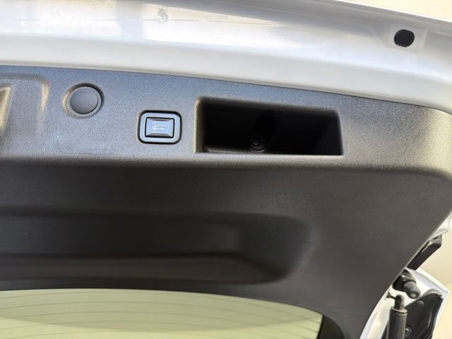 Used 2020 Chevrolet Equinox LT FWD image 23