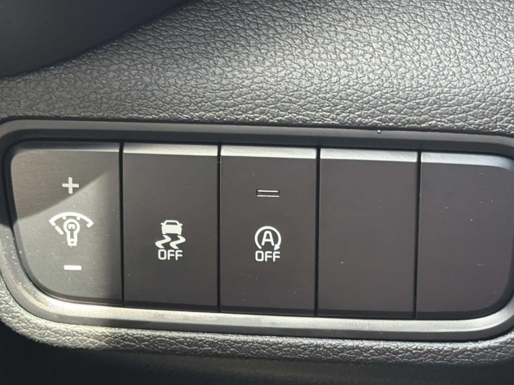 Used 2025 Kia Soul LX w/ LX Technology Package FWD image 20