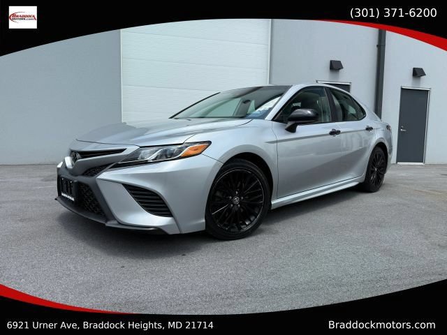 Used 2020 Toyota Camry SE FWD image 1