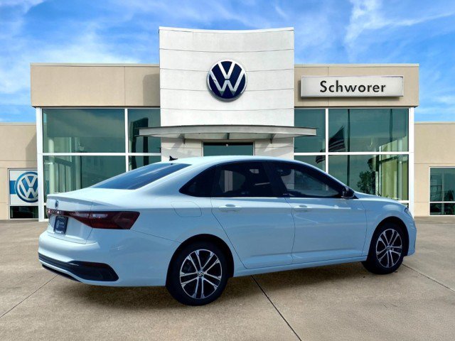 Certified 2025 Volkswagen Jetta Sport FWD image 5