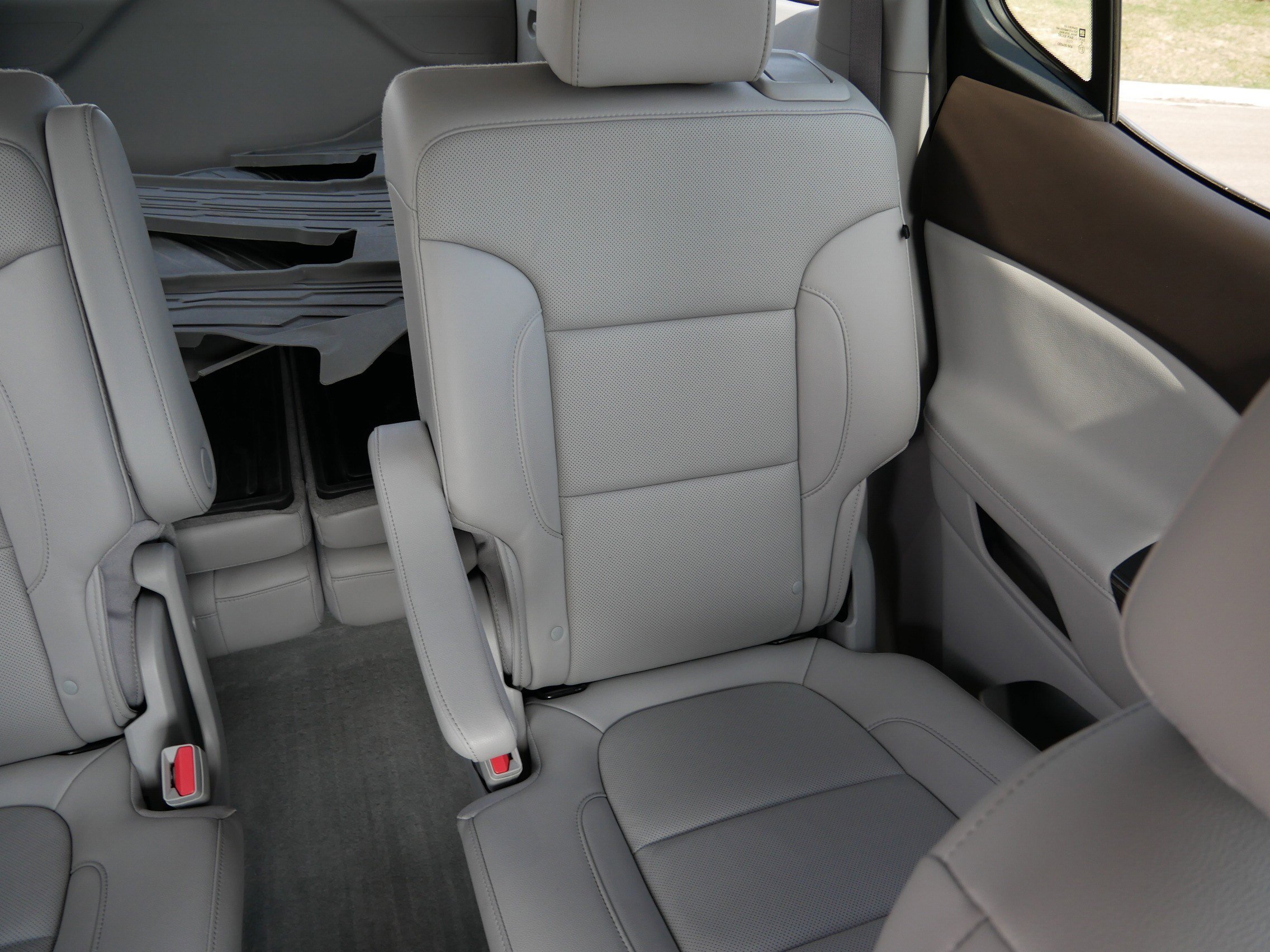 Used 2023 GMC Acadia SLT w/ Preferred Package FWD image 13