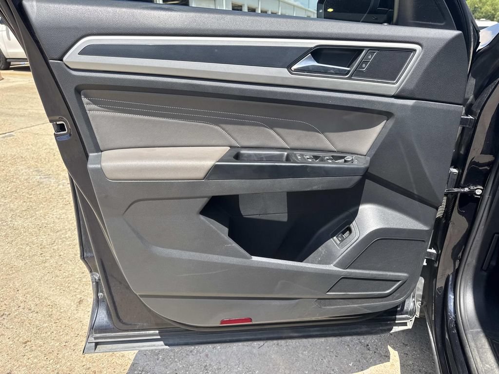 Used 2021 Volkswagen Atlas Cross Sport SEL R-Line AWD/4WD image 25