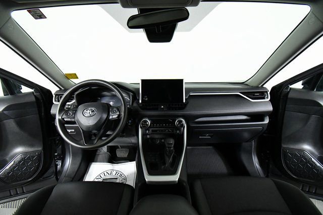 Used 2025 Toyota RAV4 XLE image 18
