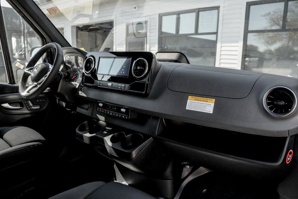 Used 2025 Mercedes-Benz Sprinter 2500 image 24