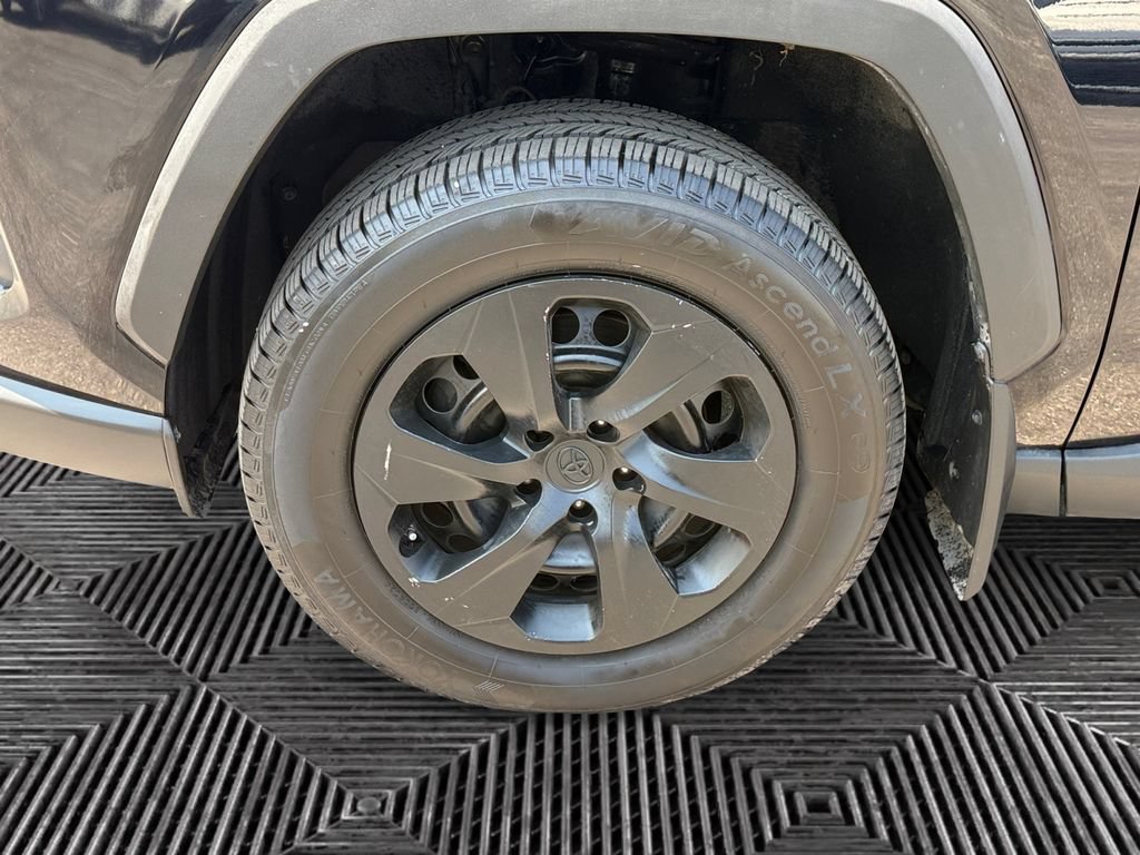 Certified 2023 Toyota RAV4 LE AWD/4WD image 14