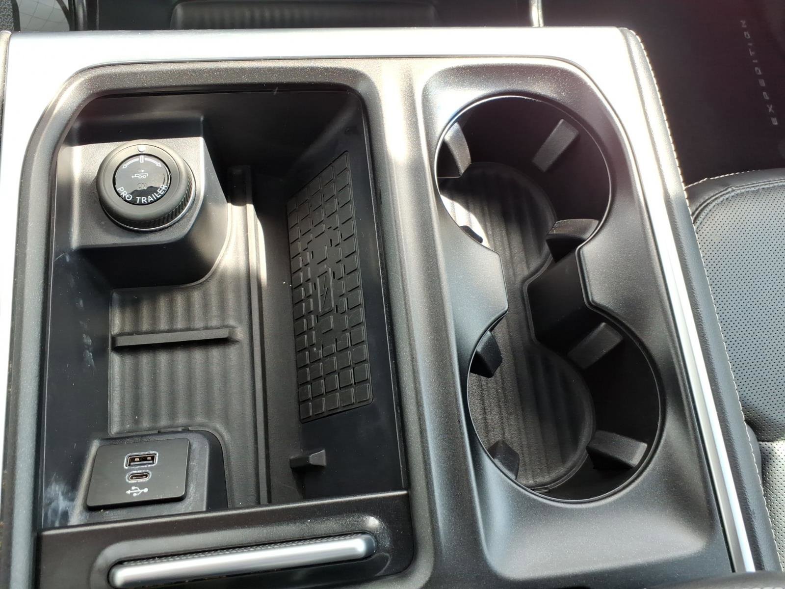 Used 2025 Ford Expedition Platinum AWD/4WD image 17