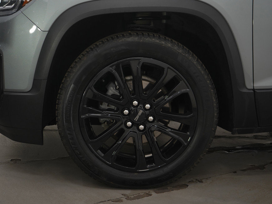 Used 2023 GMC Acadia SLE image 31