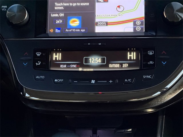 Used 2018 Toyota Avalon Limited image 23