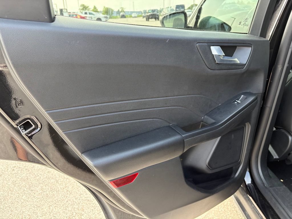 Used 2025 Ford Escape ST-Line Select AWD/4WD image 15
