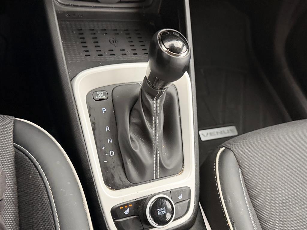 Used 2025 Hyundai Venue Limited image 24