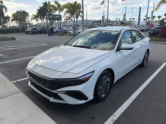 Used 2024 Hyundai Elantra SEL FWD video 2