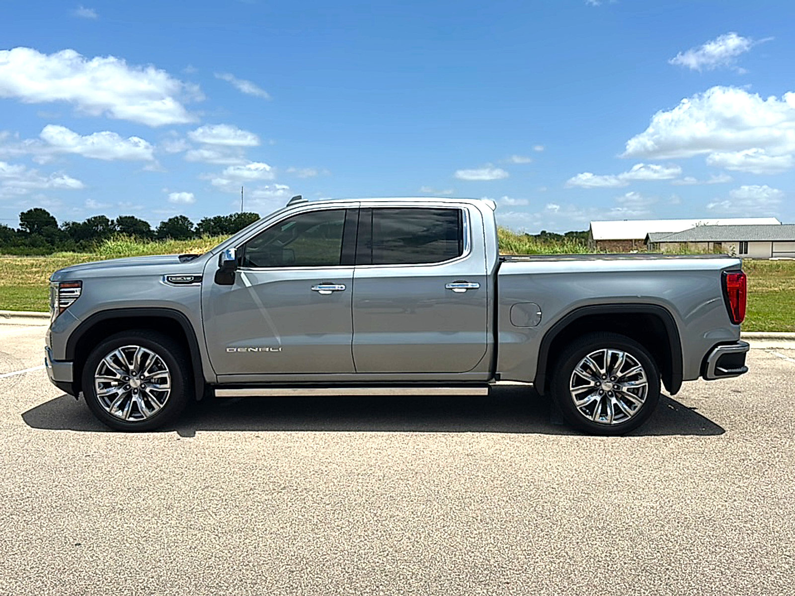 Used 2024 GMC Sierra 1500 Denali w/ Denali Reserve Package AWD/4WD image 5