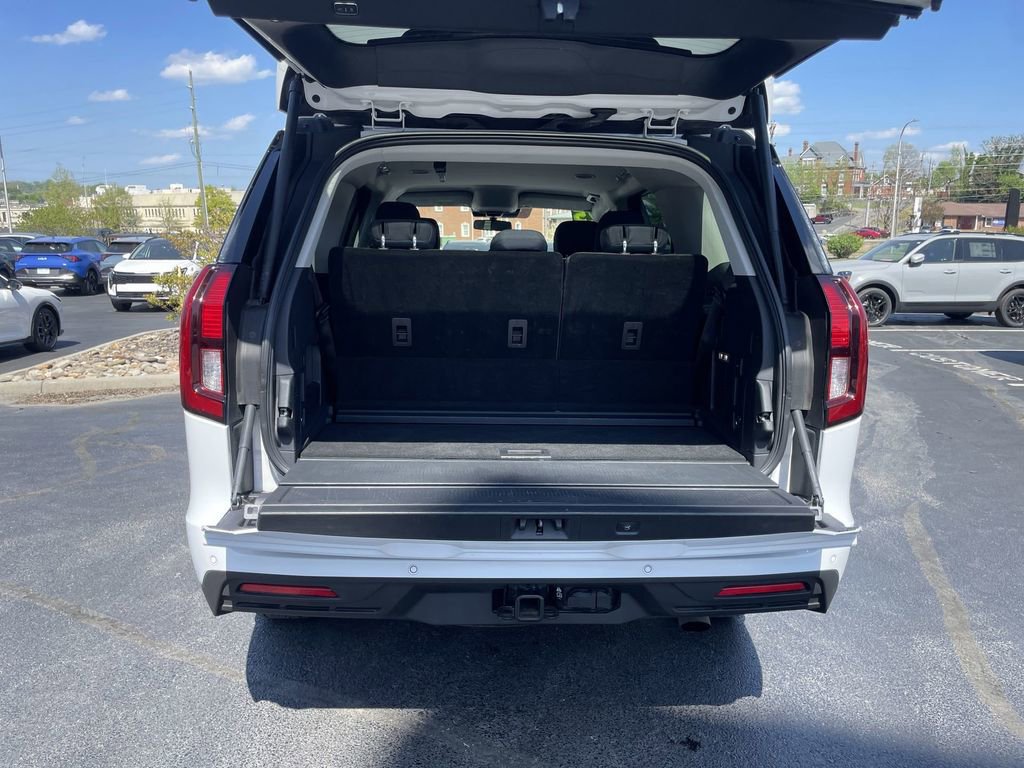 Used 2025 Ford Expedition Active image 39