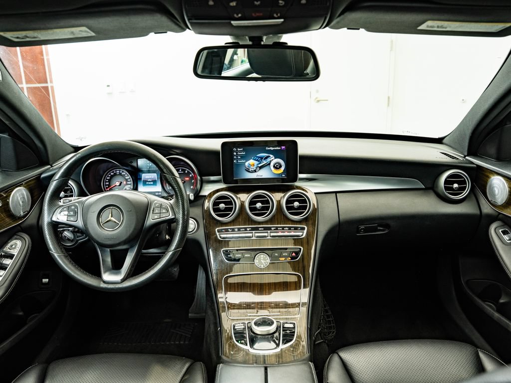 Used 2018 Mercedes-Benz C 300 4MATIC Sedan image 4
