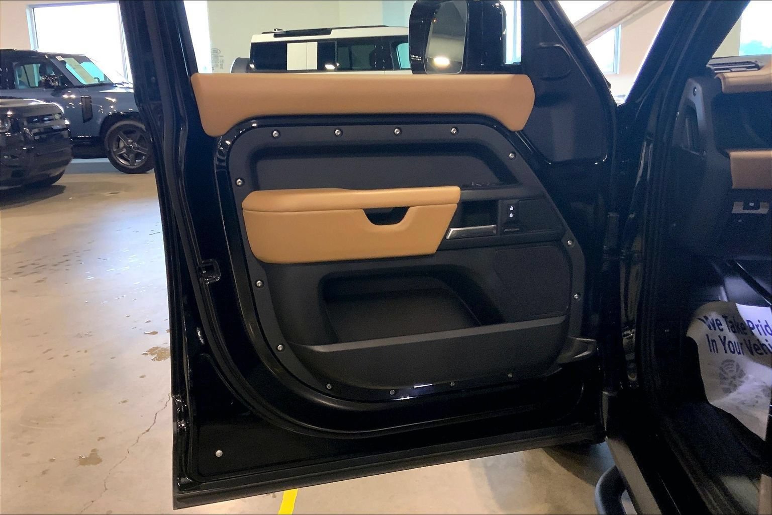 Certified 2025 Land Rover Defender 110 S AWD/4WD image 21