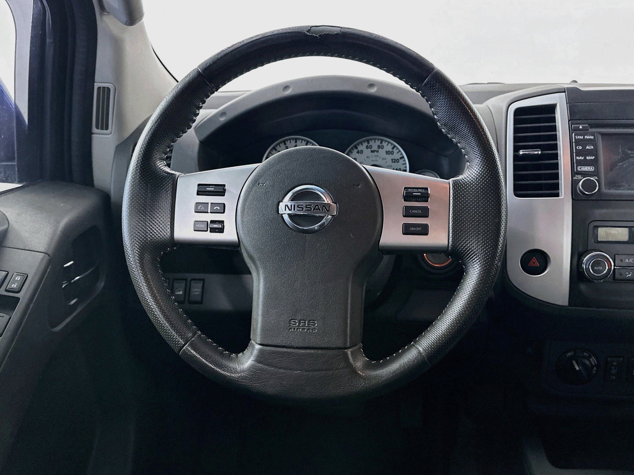 Used 2015 Nissan Frontier PRO-4X w/ Pro-4x Luxury Package AWD/4WD image 17