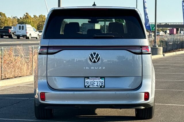 Used 2025 Volkswagen ID. Buzz Pro S RWD image 5