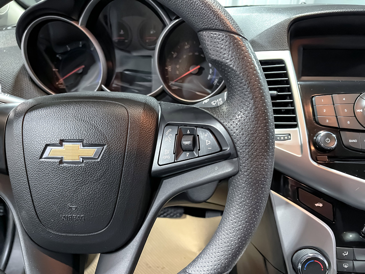 Used 2016 Chevrolet Cruze LT image 21