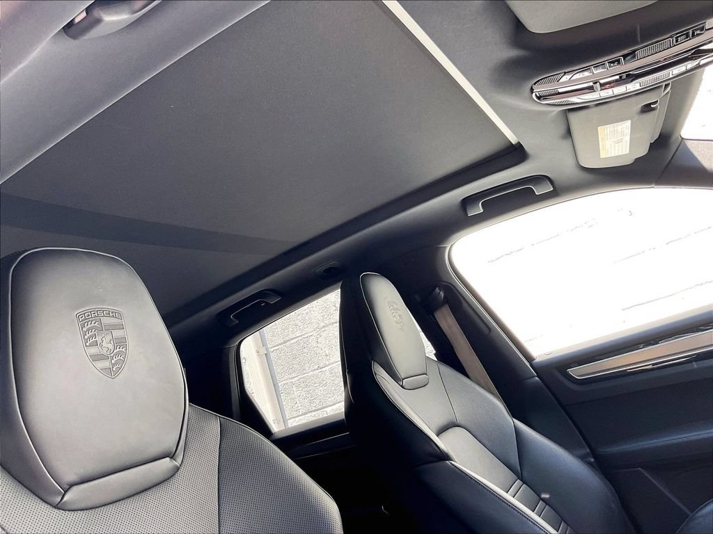 Certified 2023 Porsche Cayenne Platinum Edition AWD/4WD image 27