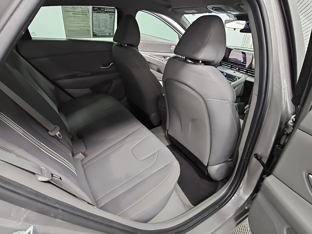 Used 2023 Hyundai Elantra SEL w/ Convenience Package FWD image 31