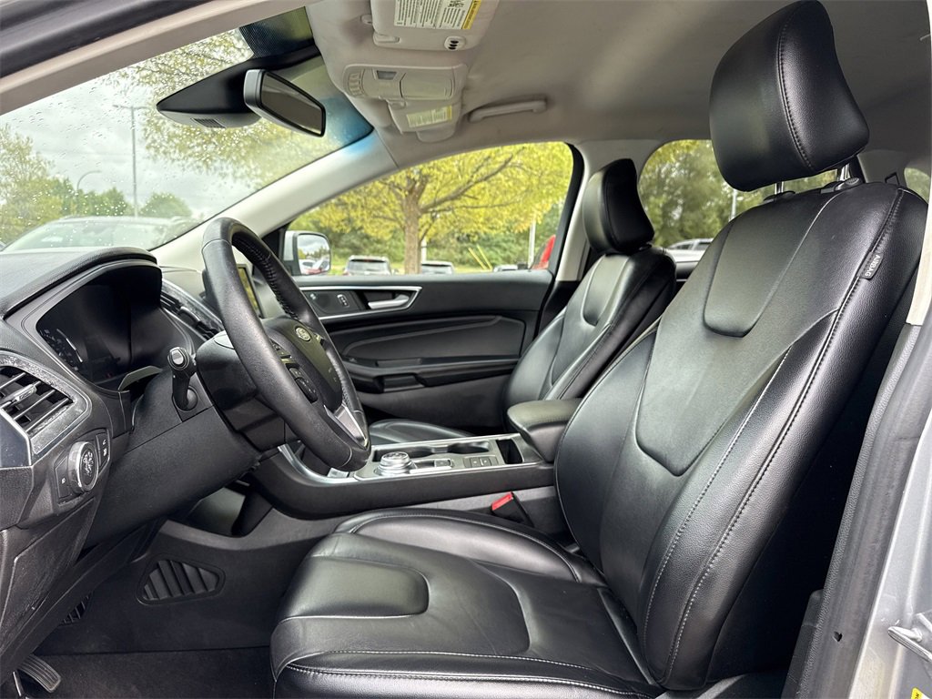 Used 2022 Ford Edge Titanium image 11