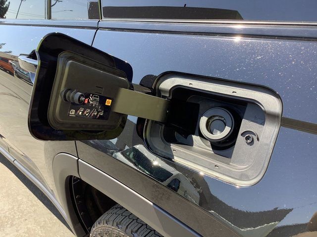 New 2023 Jeep Grand Cherokee Trailhawk w/ Luxury Tech Group III AWD/4WD image 24
