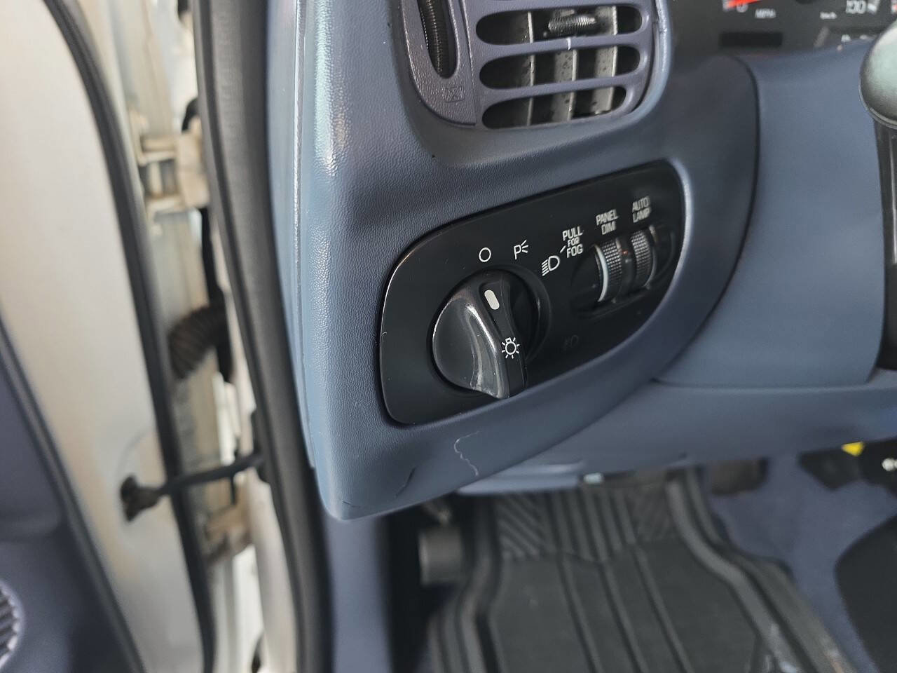 Used 1999 Ford F150 XLT image 12