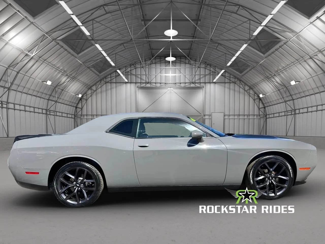 Used 2019 Dodge Challenger SXT w/ Blacktop Package RWD image 5