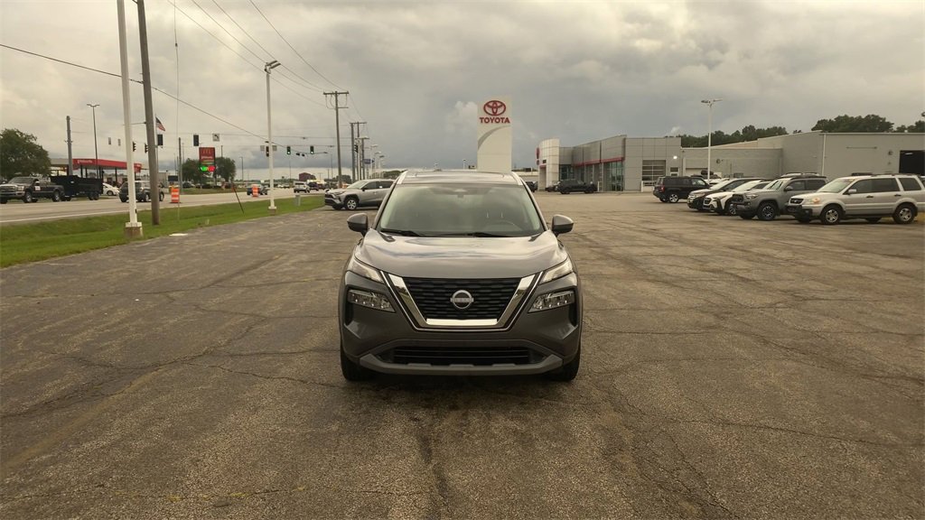 Used 2022 Nissan Rogue SV w/ SV Premium Package image 3