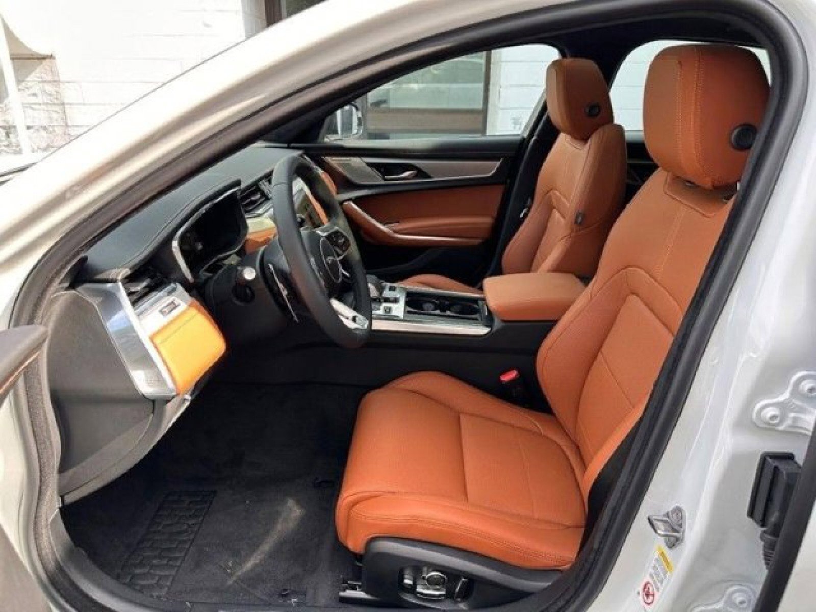 New 2024 Jaguar XF R-Dynamic SE image 34