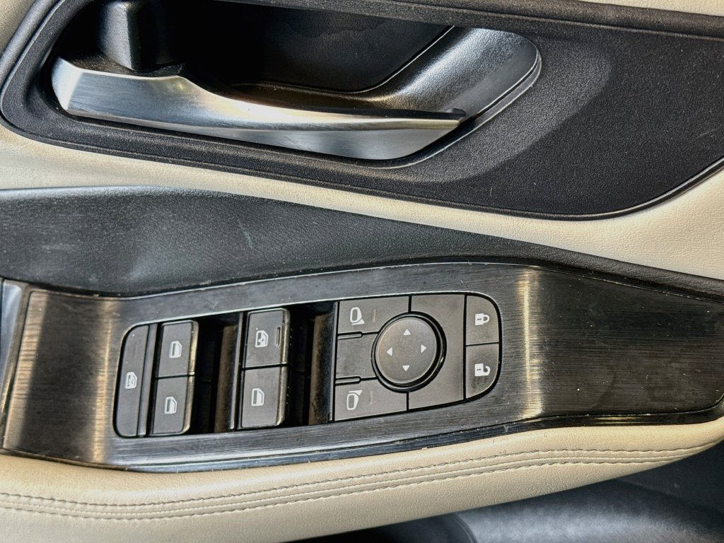 Used 2023 Nissan Rogue SV w/ SV Premium B Package FWD image 18