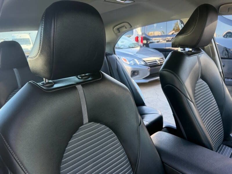 Used 2024 Toyota Camry SE image 18
