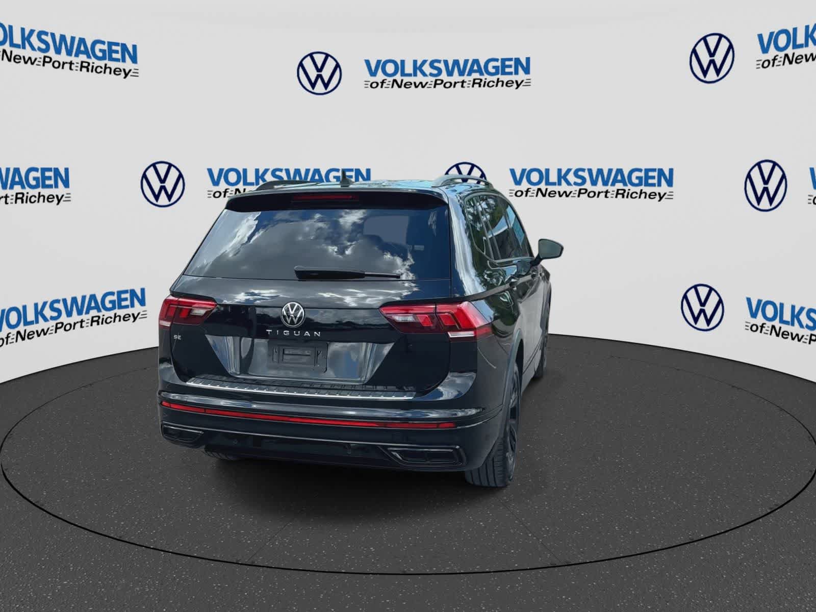 Used 2024 Volkswagen Tiguan SE R-Line FWD image 7