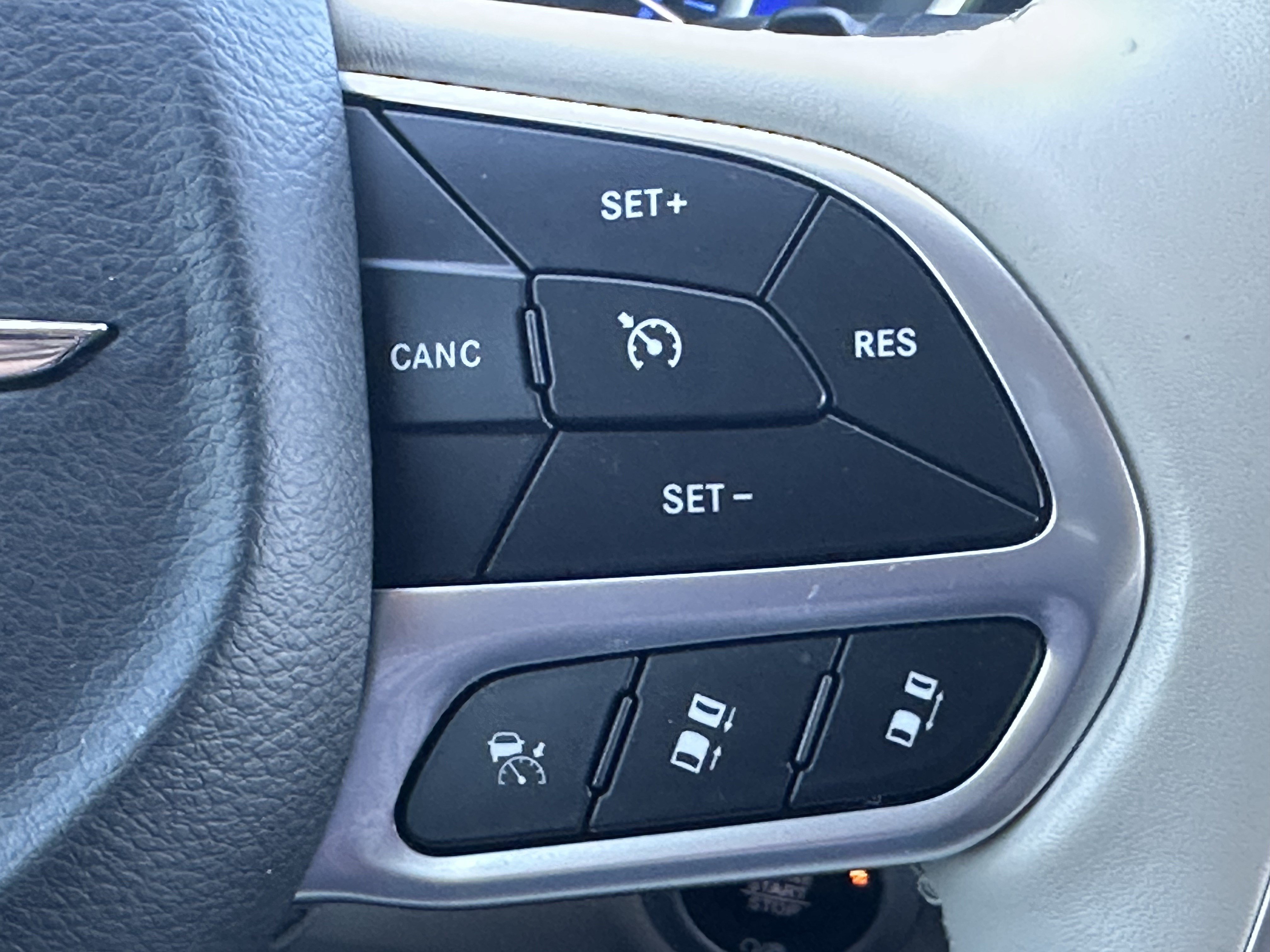 Used 2021 Chrysler Pacifica Limited w/ Uconnect Theater Family Group FWD image 26