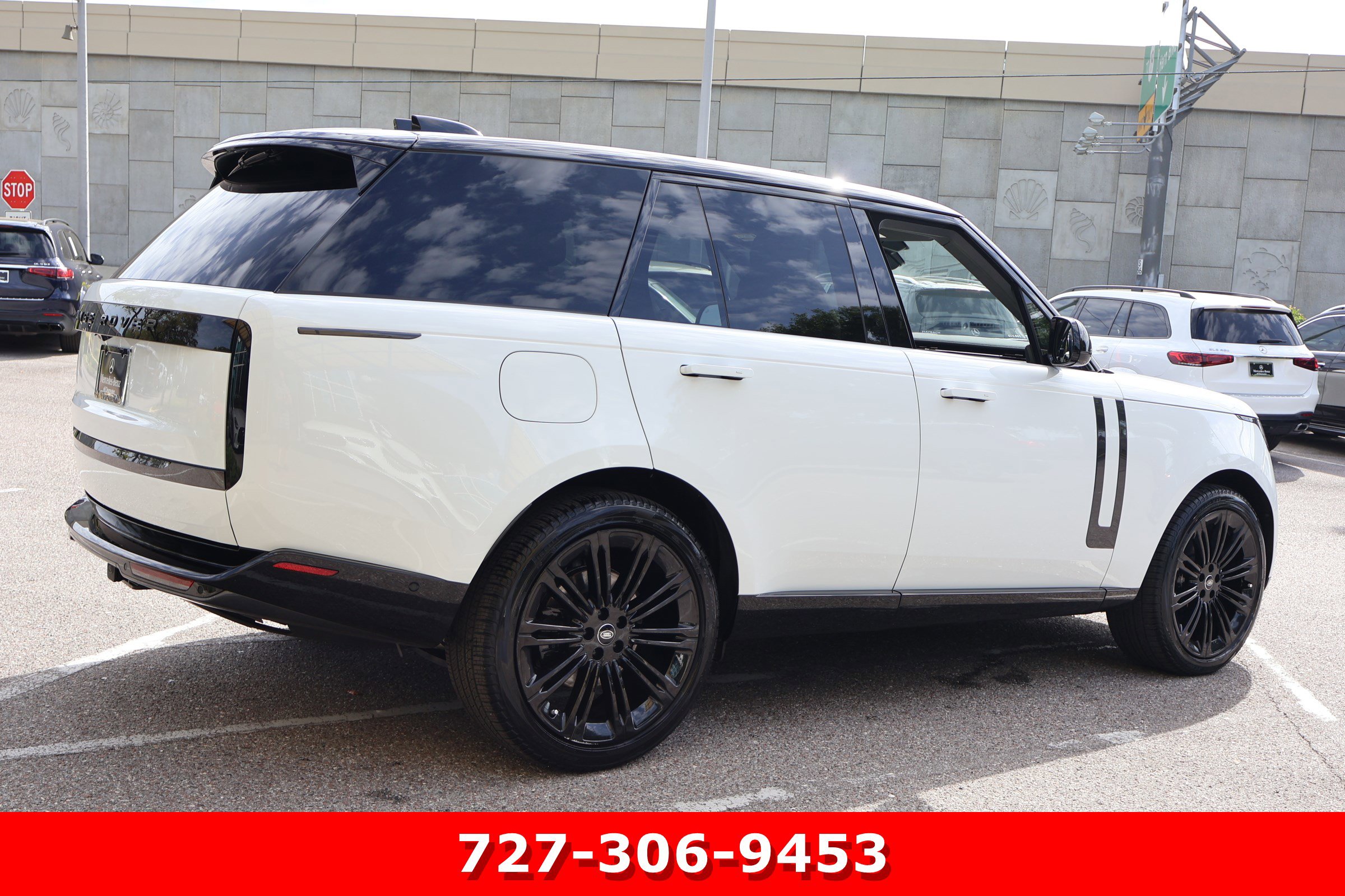 Used 2024 Land Rover Range Rover SE AWD/4WD image 9