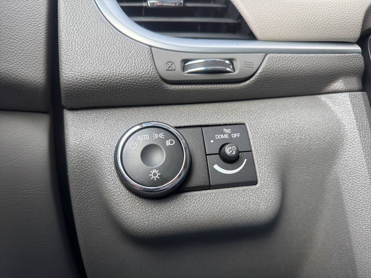 Used 2016 Chevrolet Traverse LS FWD image 12