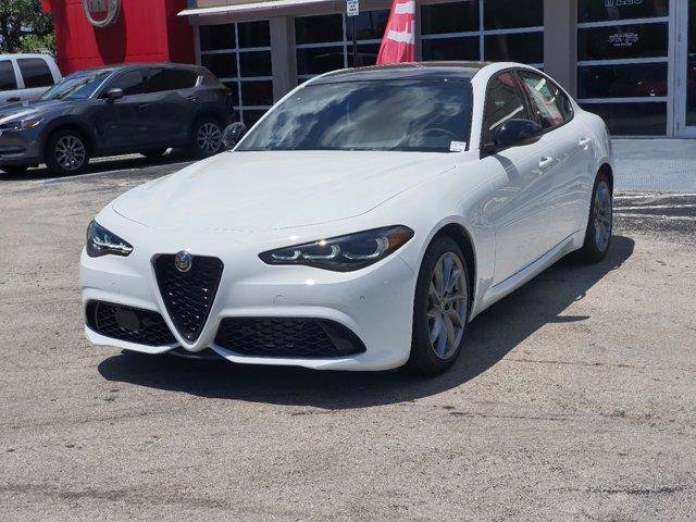 New 2024 Alfa Romeo Giulia Sprint RWD image 3