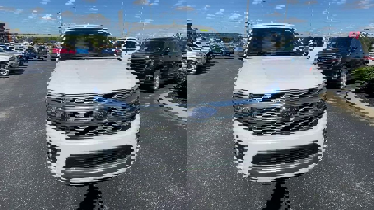 Used 2024 Ford Expedition Platinum image 4