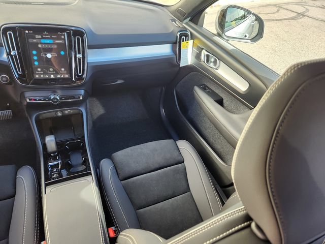 New 2026 Volvo XC40 B5 Ultra w/ Climate Package AWD/4WD image 12