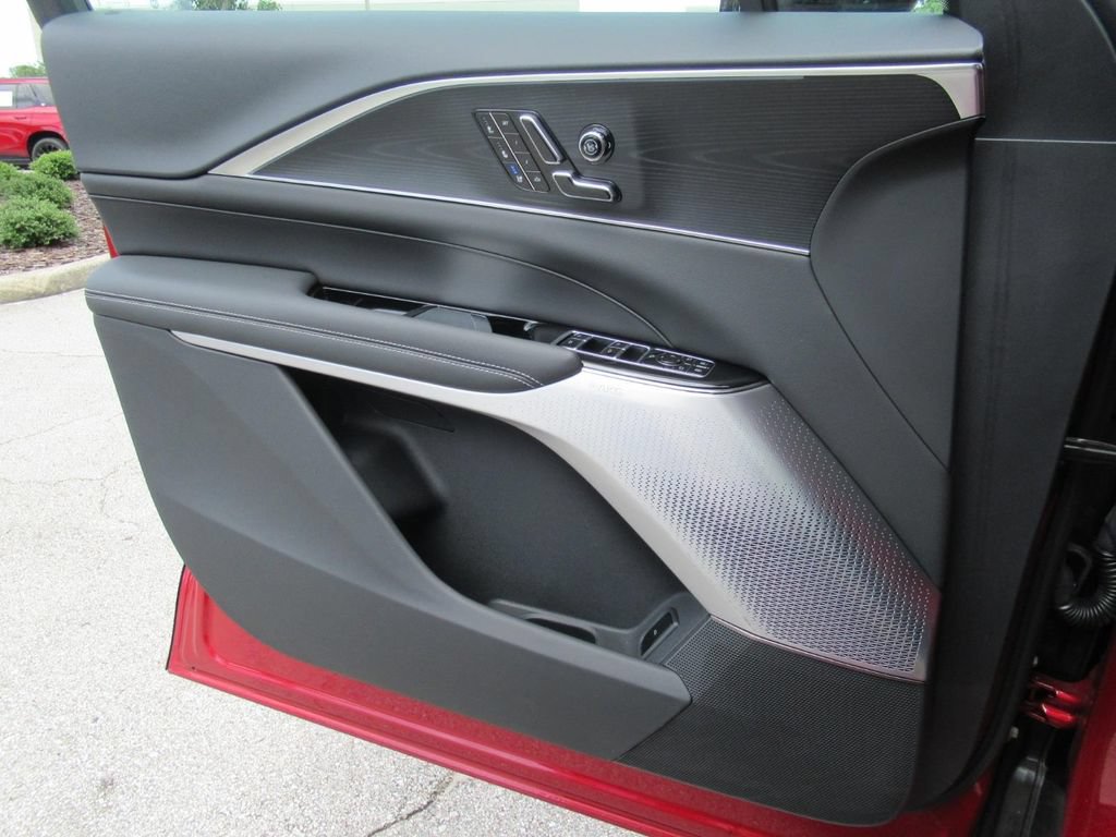 Certified 2025 Cadillac Lyriq Luxury w/ LPO, Floor Liner Package AWD/4WD image 21