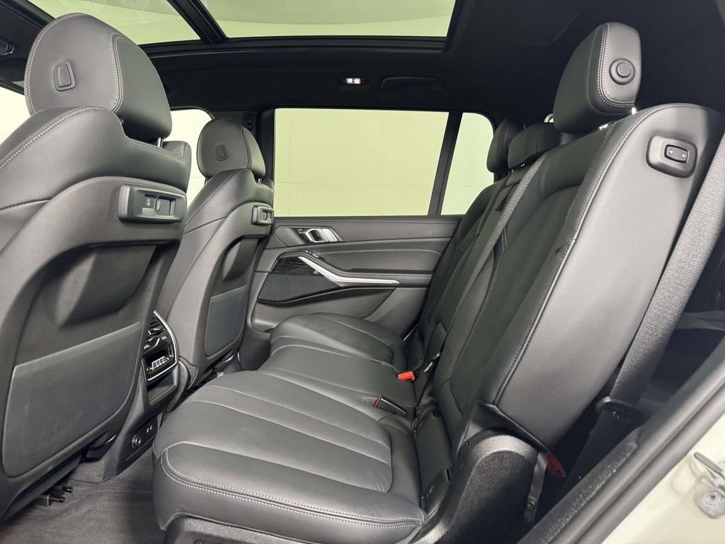 Used 2022 BMW X7 xDrive40i w/ M Sport Package AWD/4WD image 33