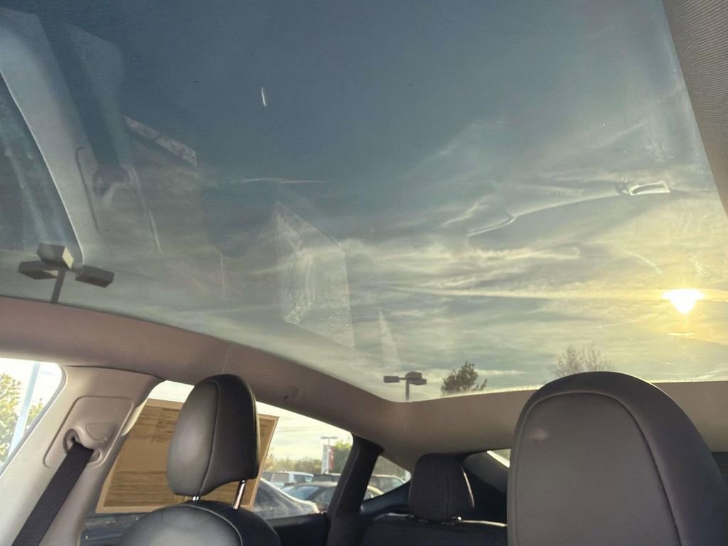 Used 2024 Tesla Model Y Performance image 10