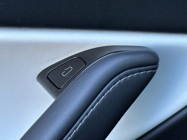 Used 2020 Tesla Model Y Performance AWD/4WD image 23