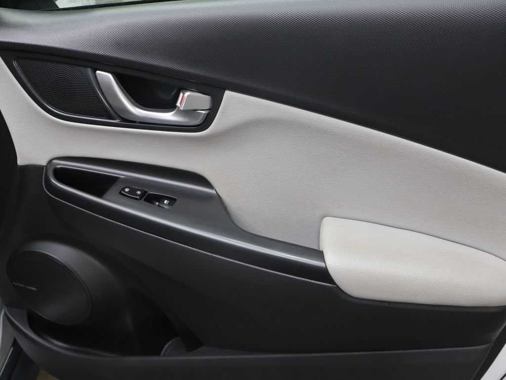 Used 2022 Hyundai Kona Limited FWD image 11