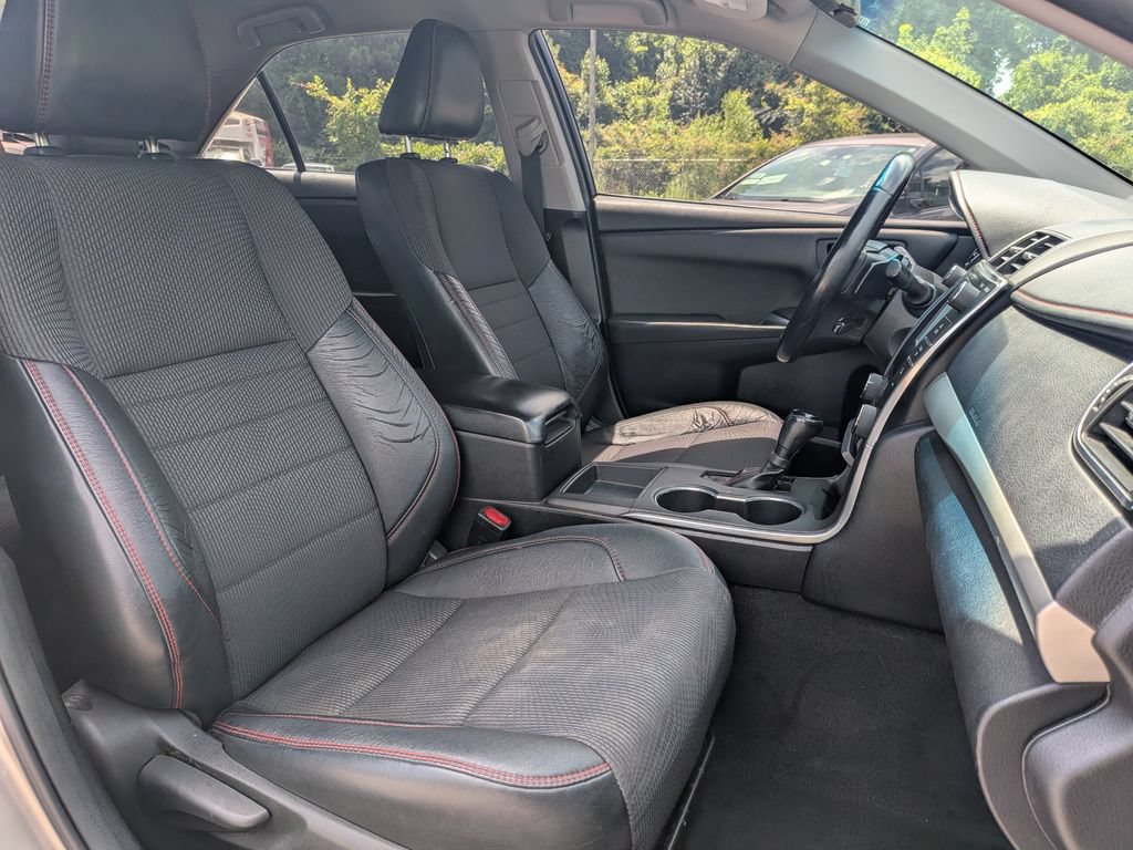 Used 2016 Toyota Camry SE FWD image 28
