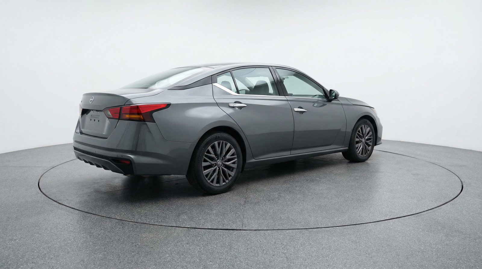 Used 2025 Nissan Altima 2.5 SV image 9